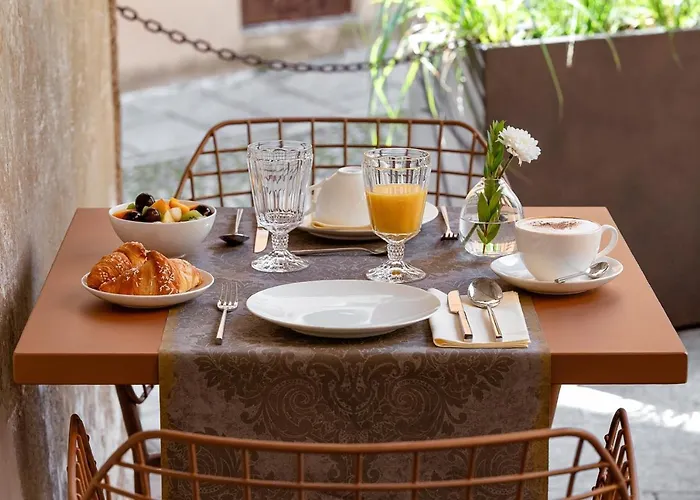 皮罗尼酒店 3* 坎诺比奥