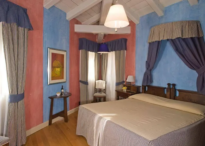 皮罗尼酒店 坎诺比奥